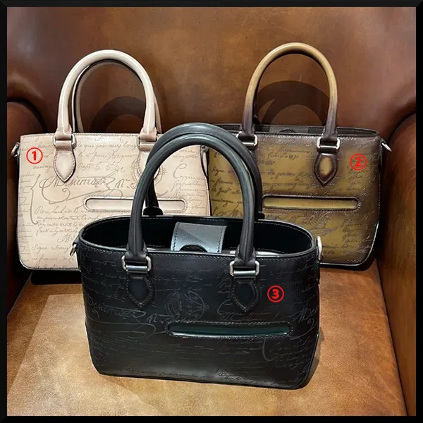 希少5本セット　Berluti ロゴハンガー　ベルルッティ 希少5本セット Berluti ロゴハンガー ベルルッティ 希少5本セット