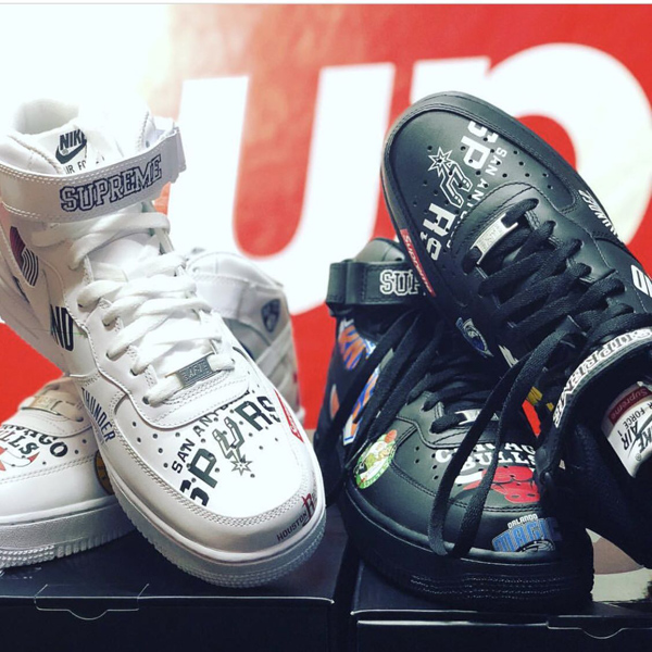 Supreme×NBA×NIKEの3 スニーカー コラボ エア フォース 1 ブラック 