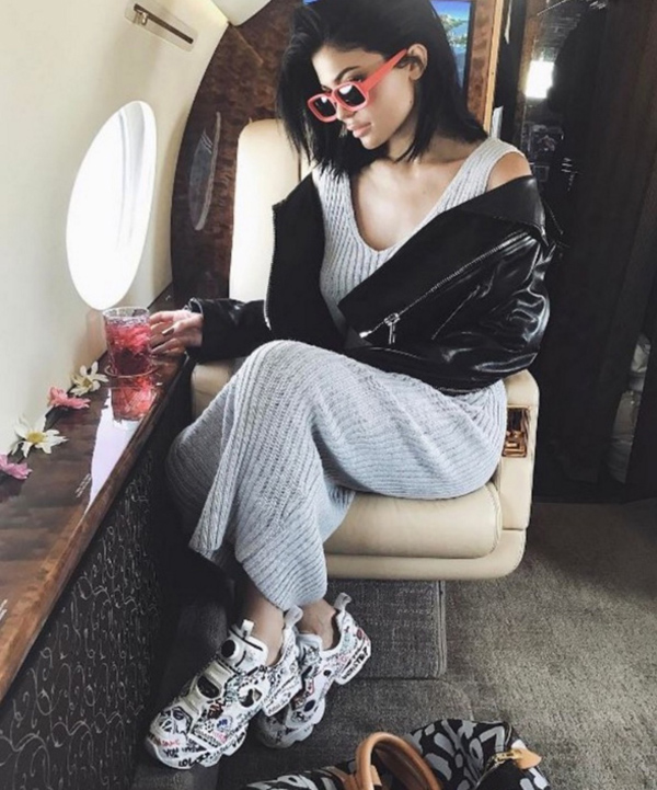 ポンプフューリー 偽物☆大人気 ヴェトモン リーボック インスタ